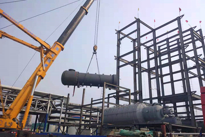 Hoisting of waste heat boiler of acid gas combustion furnace for 50000 tons/year sulfur recovery unit
