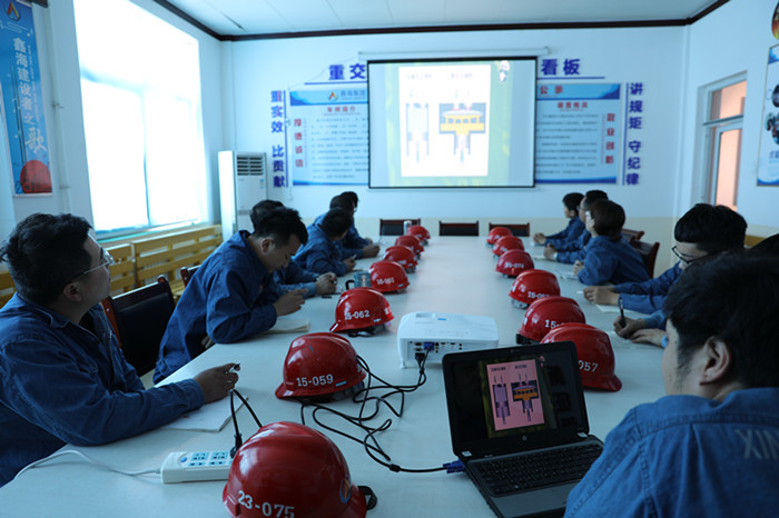 Heavy asphalt workshop to carry out the double compressor theoretical knowledge training