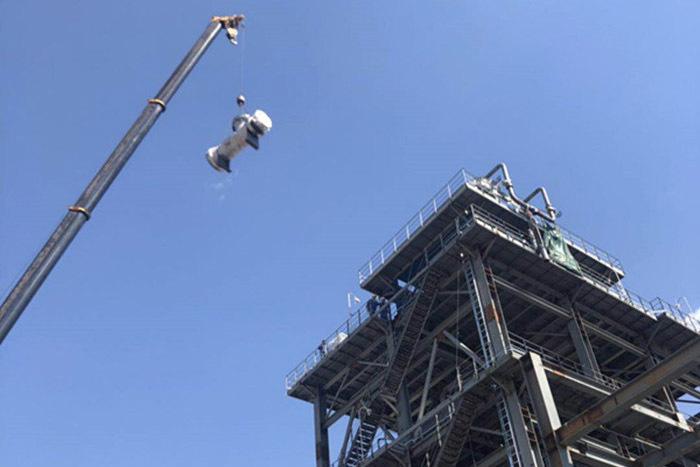 Hoisting of primary reaction electric heater for 50000 tons/year sulfur recovery unit
