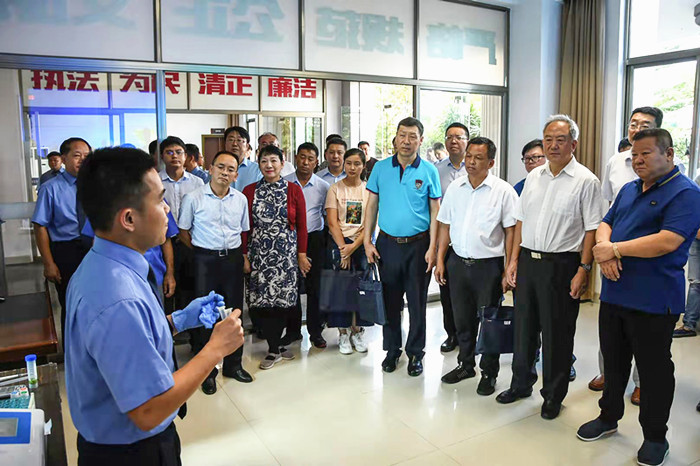 Zhan Guohai, NPC deputy and chairman of Xinhai Holdings, inspects procuratorial work in Hainan