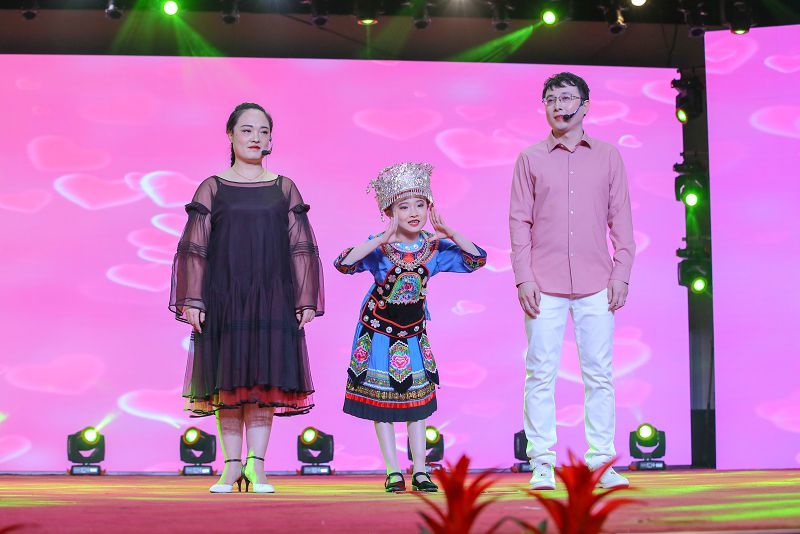 Tiger Leap Longteng New Decade ∠ Xinhai Holding Group 2022 Spring Festival Gala Successfully Held