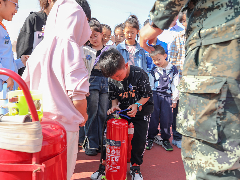 涓庡伐涓氱殑缇庡ソ鐩搁亣|閼捣鎺ц偂闆嗗洟缁勭粐鈥滀翰瀛愭父鍥€濇椿鍔? title=
