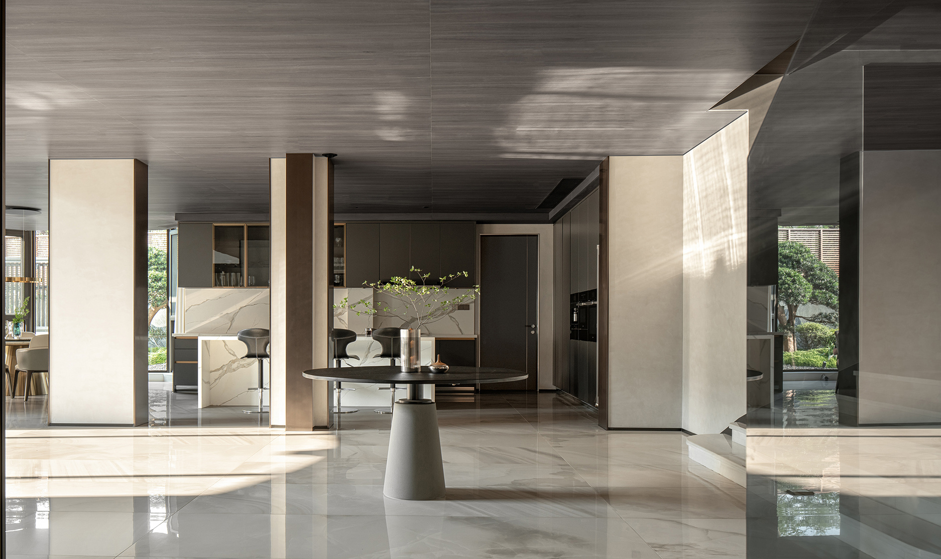 Spacious 988 sqm Modern Home in Dubai