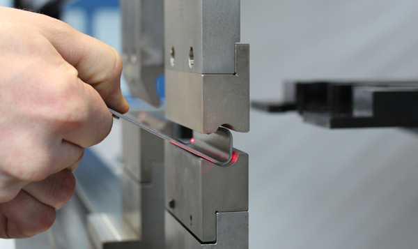 Things to pay attention to when cleaning stainless steel perforated mesh