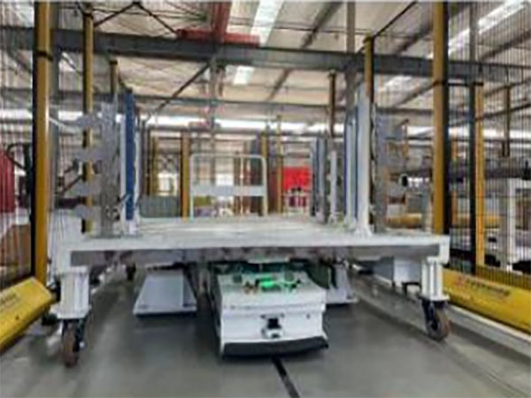 江蘇鹽城某股份有限公司新能源電池殼物料轉(zhuǎn)運潛伏式-AGV