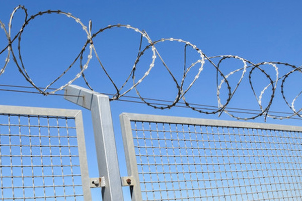 What material is generally used for temporary fences? What material is generally used for temporary fences?