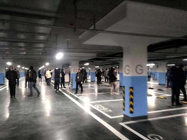 1月5日，由河北華夏幸福基業有限公司一分公司組織的“任丘車庫機電標桿觀摩指導會”，在我集團公司任丘石油新城曹正才項目部地下車庫施工現場舉行，來自河北華夏幸福基業有限公司一分公司旗下的各項目部技術人員代表共計100余人參加了此次觀摩會。  觀摩會上，我公司任丘石油新城項目部項目經理曹紅生同志對地下車庫機電工程的施工技術情況進行了全方位的系統介紹，充分展示了作為標桿工程所具有的先進風采，受到了現場與會項目部技術人員的一致好評，為集團公司贏得了來之不易的榮譽。   （北京辦報道）