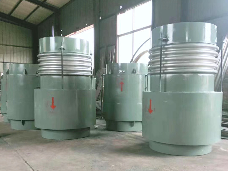 Pipe expansion joint