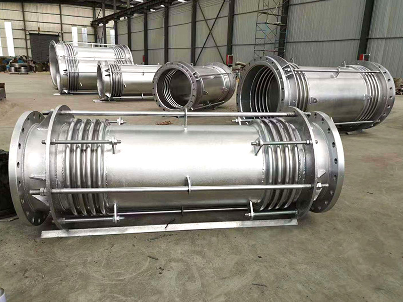 Pipeline compensator