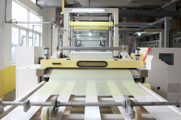 Vertical gluing machine pp cutting