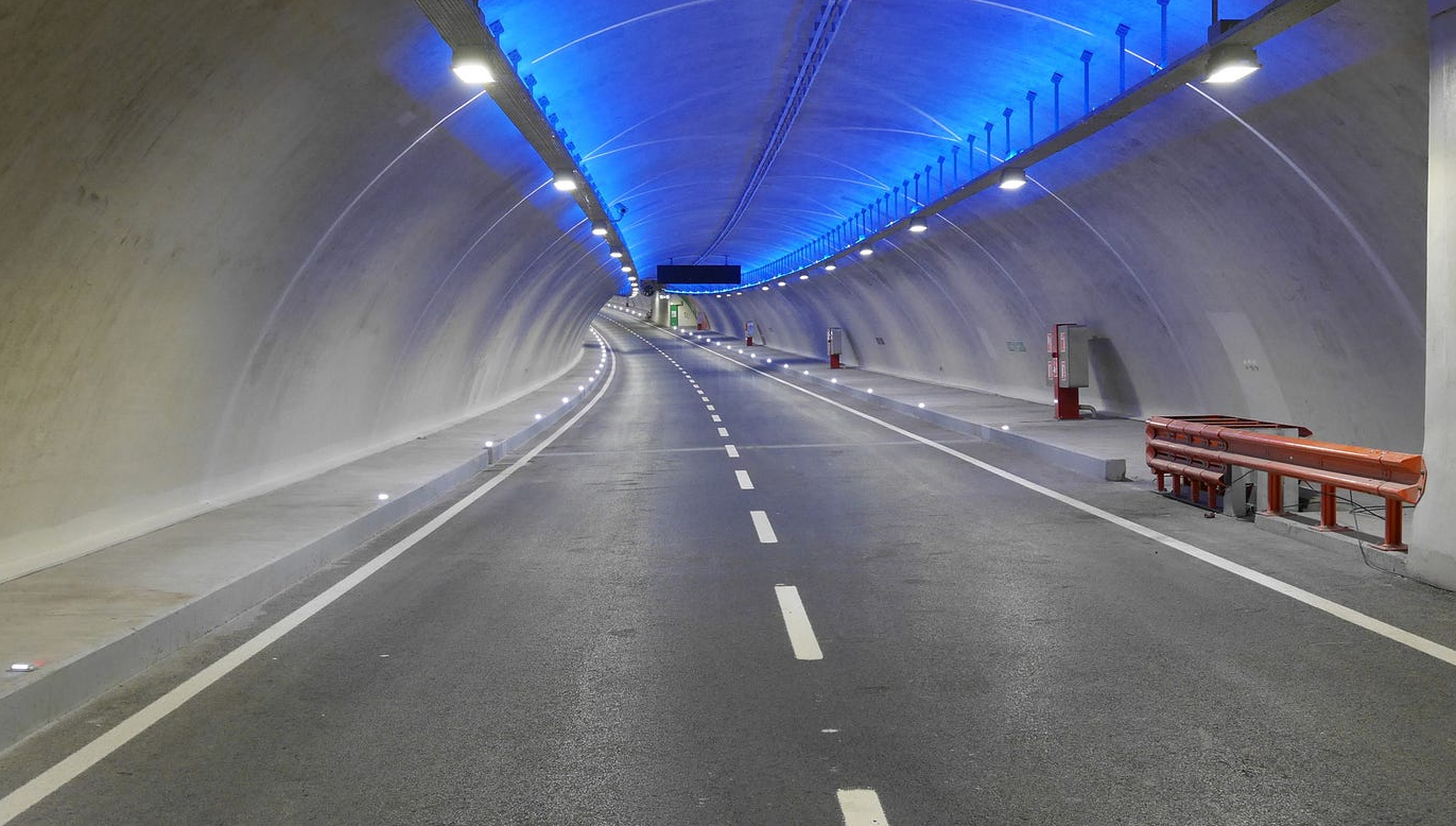 What stages of development have my country's tunnel construction technology experienced? What are the new results so far?