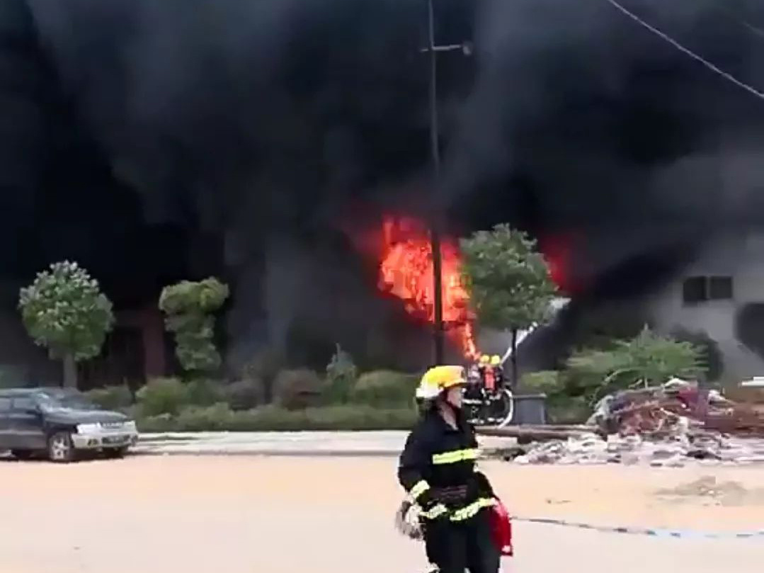 新干箱包企业发生火灾，教训深刻令人痛心！