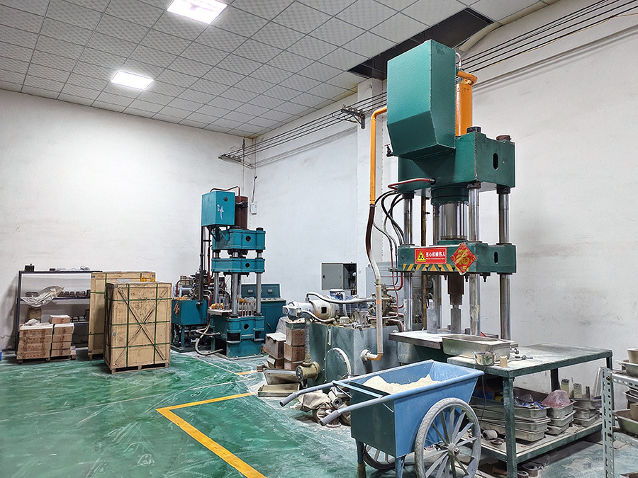 Four-column hydraulic press