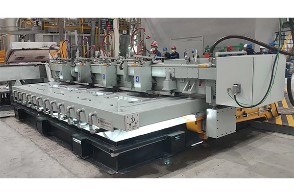 Automatic level control system for flat ingot casting
