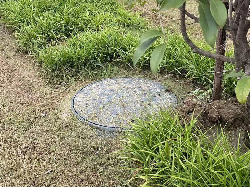 What material is used to manufacture the filling well cover of a gas station