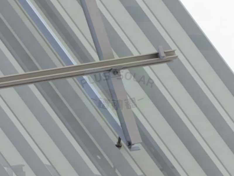 PLUS Solar - Pitched Metal Roof Mounting Standing Seam Roof Structure with Standing Seam Clamp