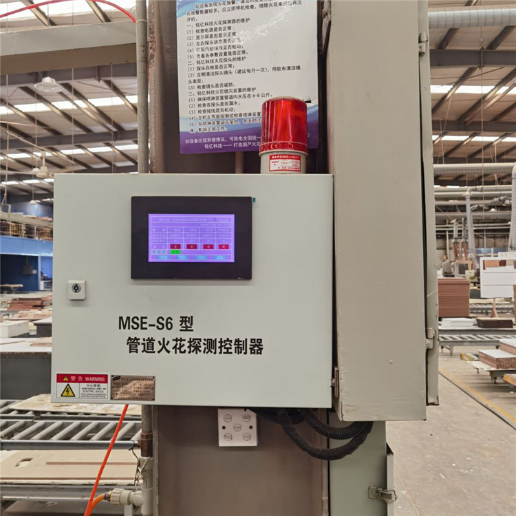 Máy chủ phát hiện tia lửa nhiều chiều