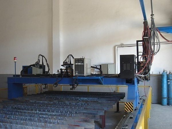 CNC plasma cutting machine