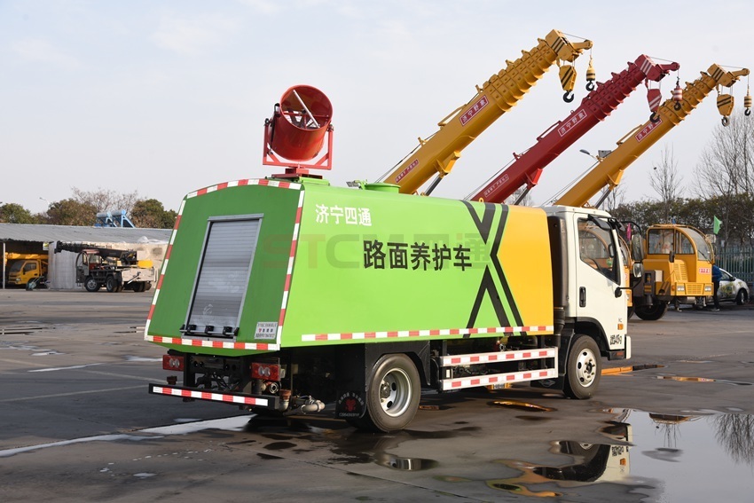 蓝牌8方路面养护车