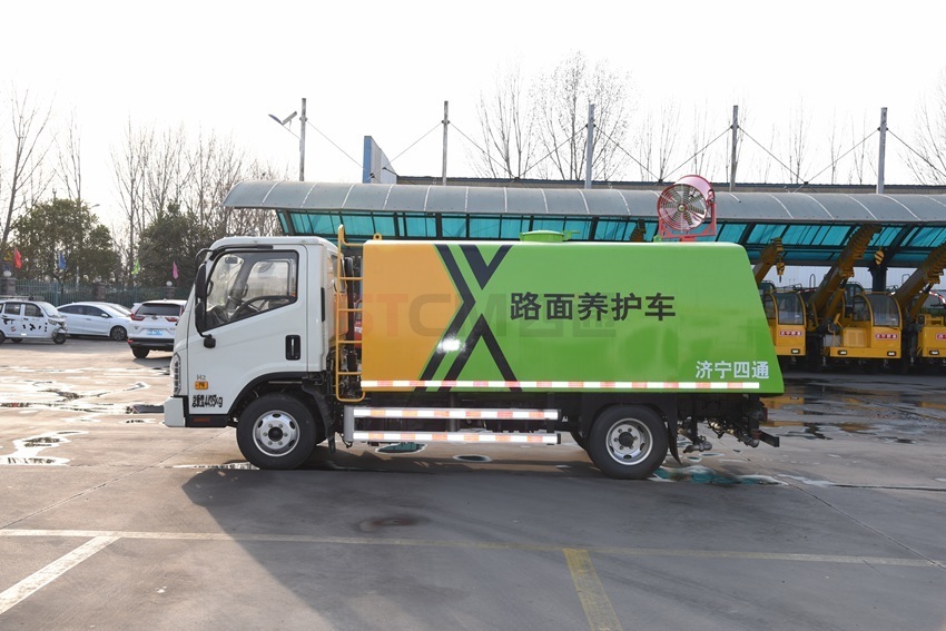 蓝牌8方路面养护车