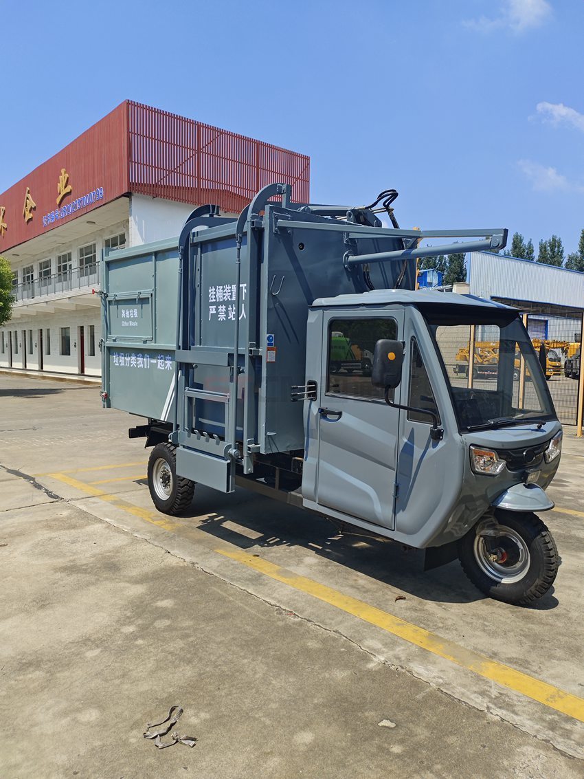5.8方电动三轮垃圾车