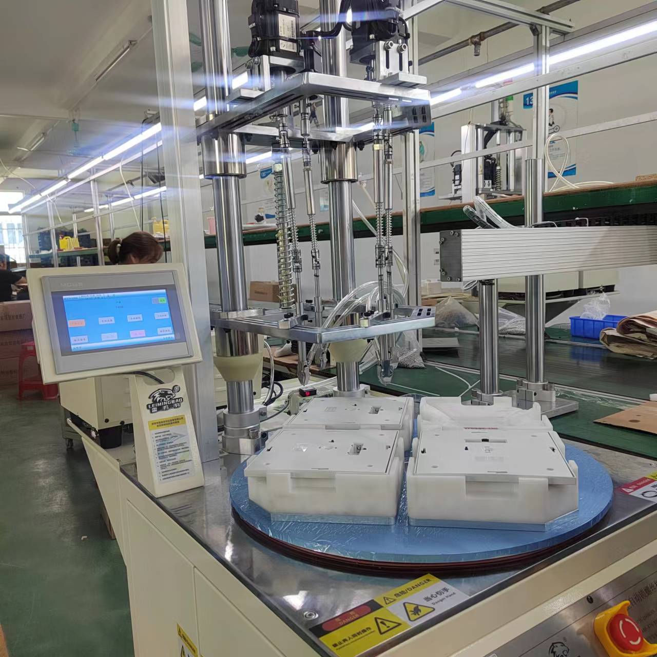 Auto Screwing machine for solar post cap light production
