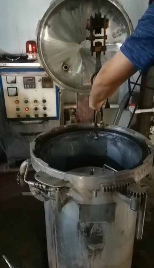 出缸