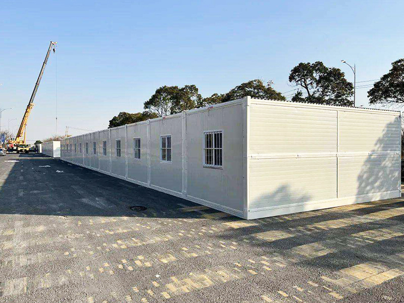 Foldable mobile container shelter