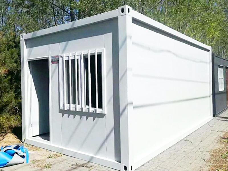 Foldable mobile container shelter