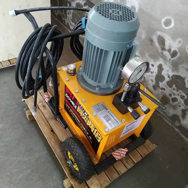 Rock concrete splitting machine