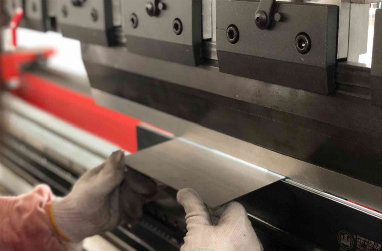 Rapid sheet metal manufacturing Rapid sheet metal manufacturing