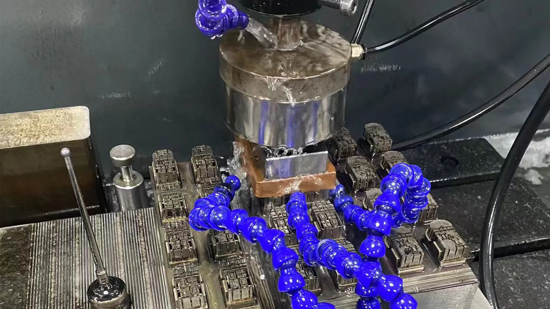 EDM mold processing, let precision become the norm!