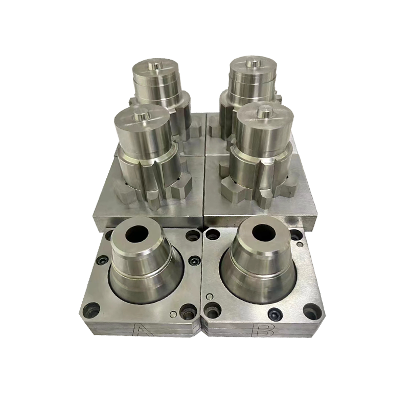 Collapsible core injection molding mold