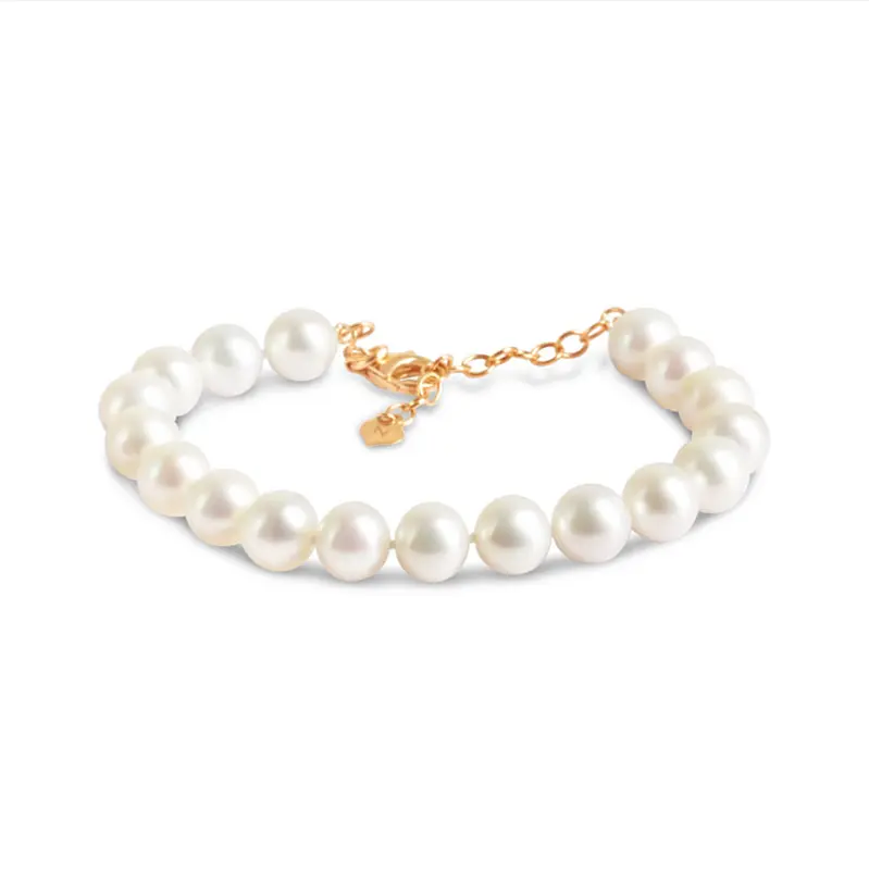 Simple white pearl bracelet