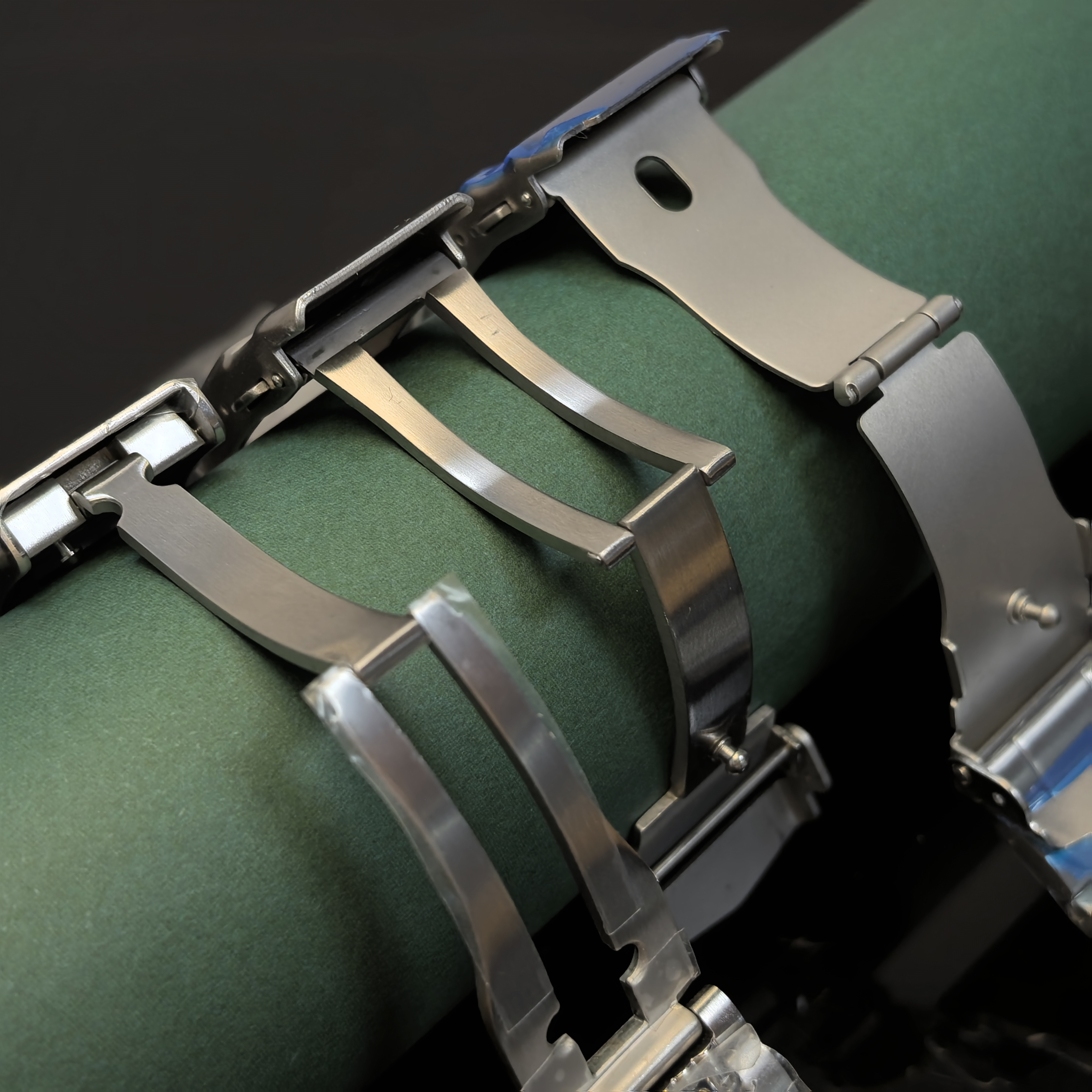 Mastering At-Home Techniques for Leather Watch Strap Adjustments