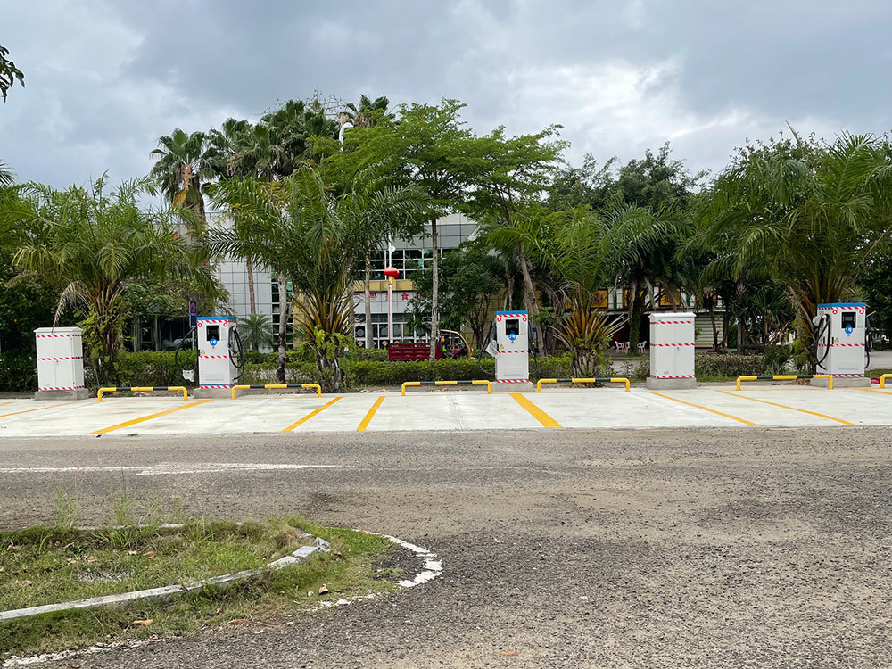 海南万宁公交公司温泉公园充电站