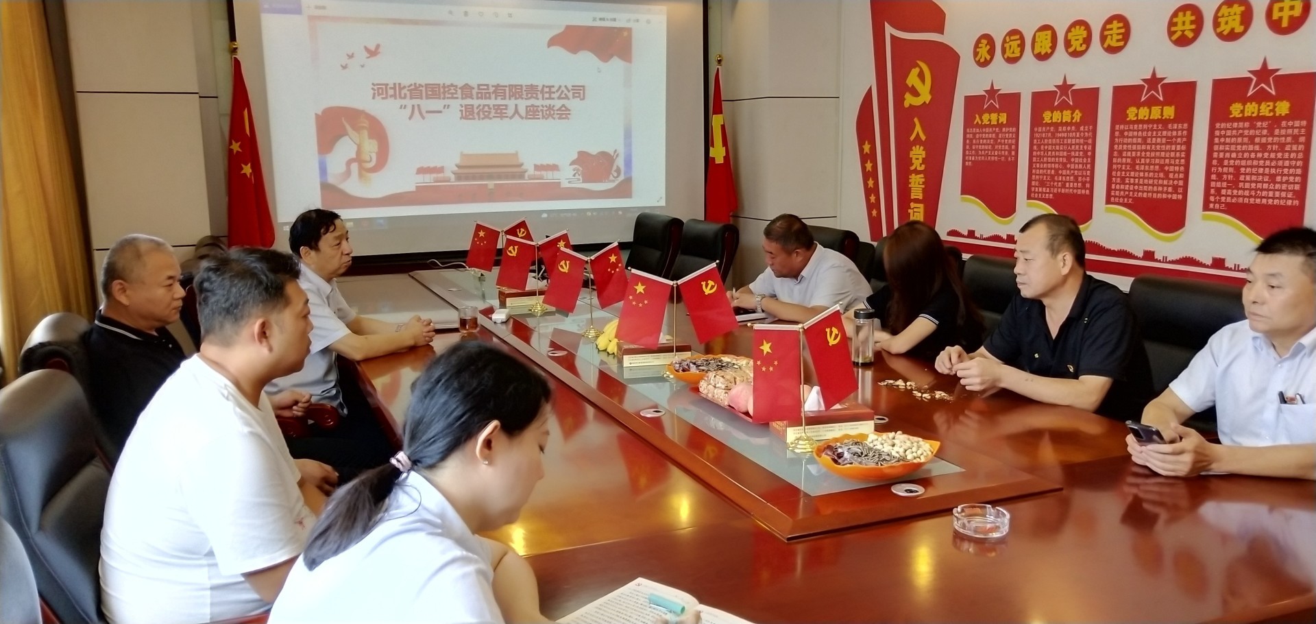 慰问退役军人 传递温暖关怀 必赢net.95召开退役军人座谈会