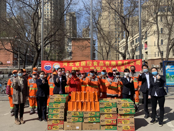 必赢net.95公司茅台专卖店慰问一线环卫工人