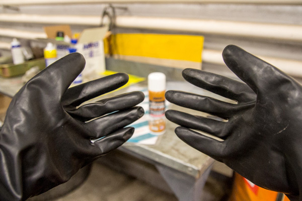 In one minute, let me introduce you to the characteristics of industrial gloves.