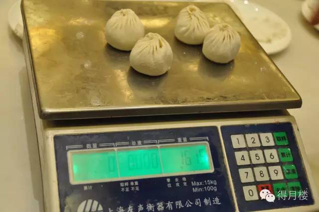 小月偷拍到的镜头