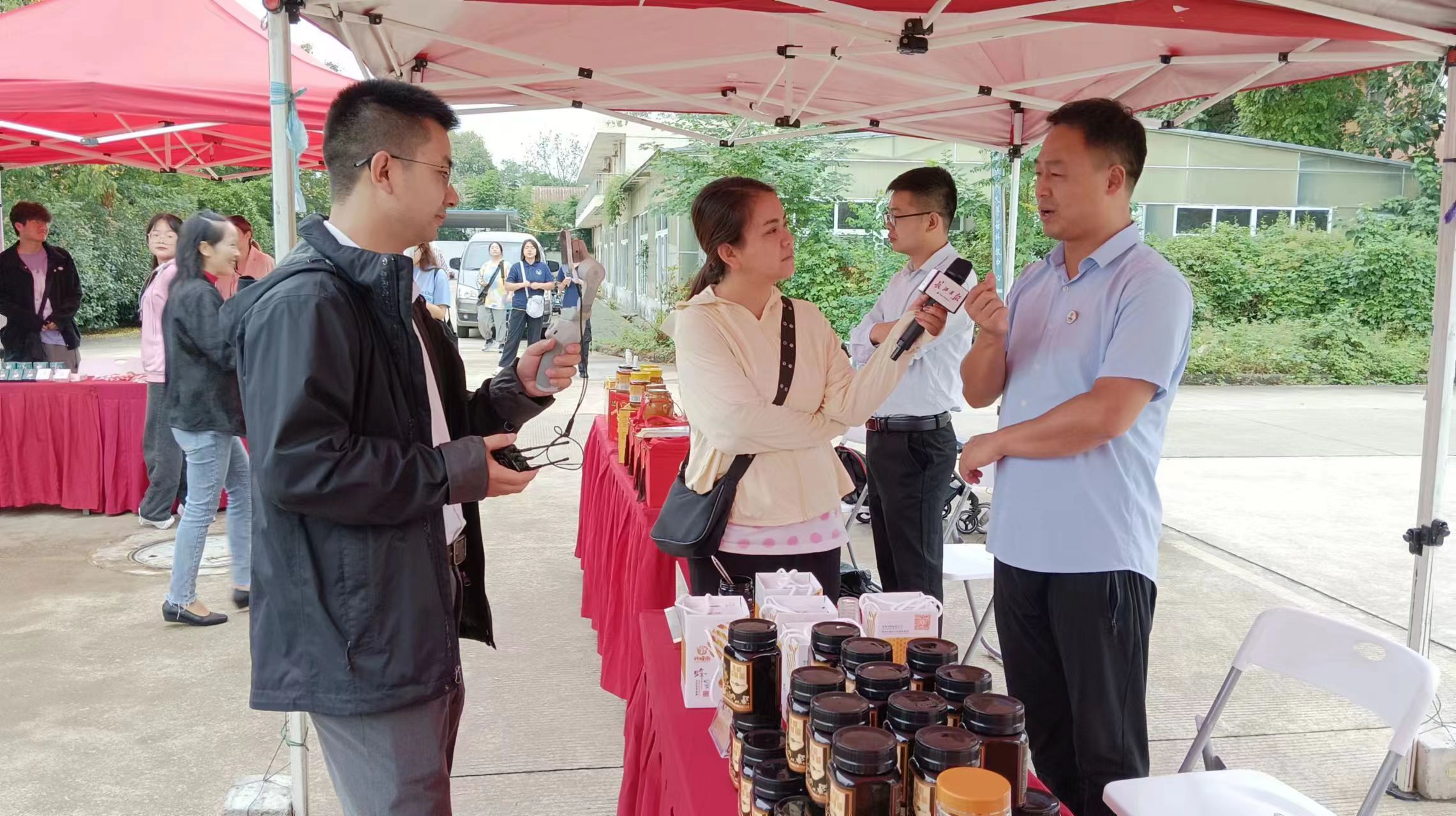 公司在華中農(nóng)業(yè)大學(xué)展銷
