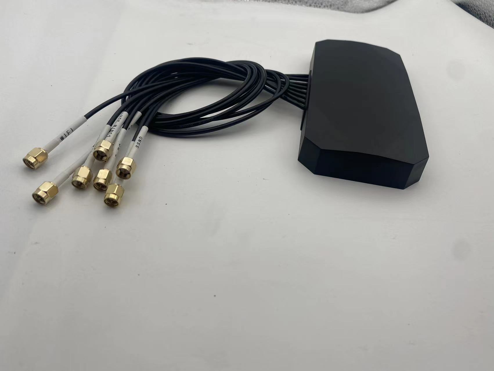5G車載車規級天線 八合一車聯網T-BOX V-2X GPS北斗定位組合天線