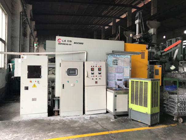 壓鑄機 900T DCM