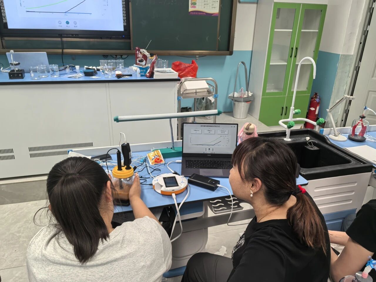 玩转科学实验 点燃课堂奇趣——新疆地区数字化实验暑期培训圆满结束