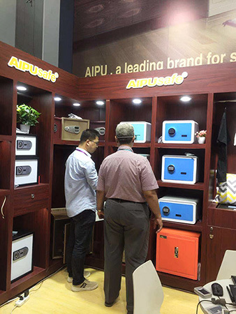 Direct to the 126th Canton Fair !  AIPU Booth is “Hot”