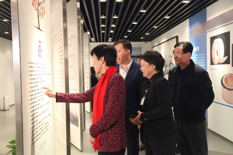 杭州市人大常委会党组书记、主任于跃敏走访市人大代表金李梅