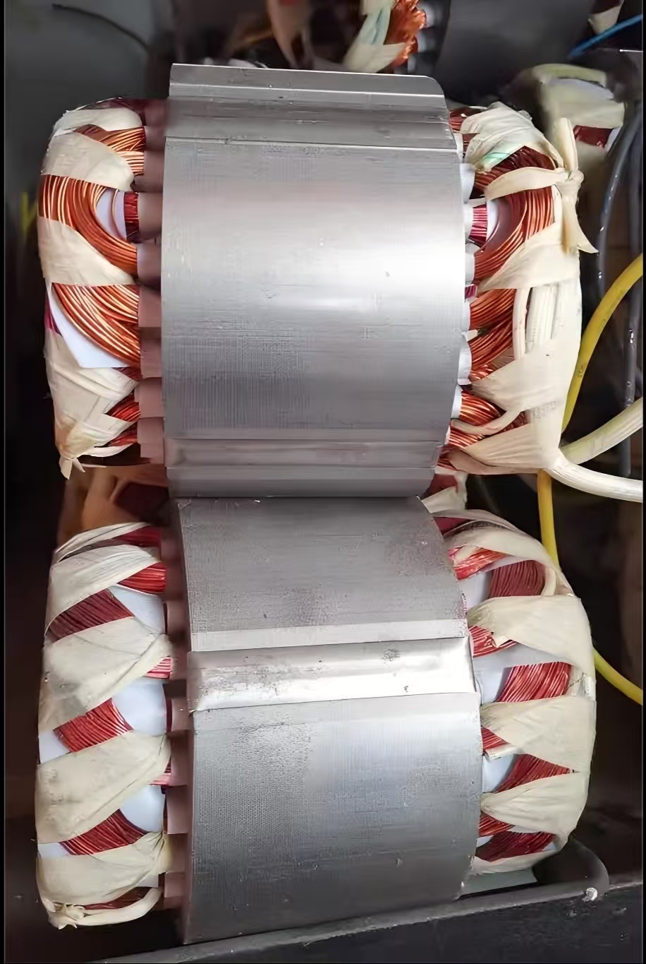 Detection of rotor bar breakage in squirrel cage motor