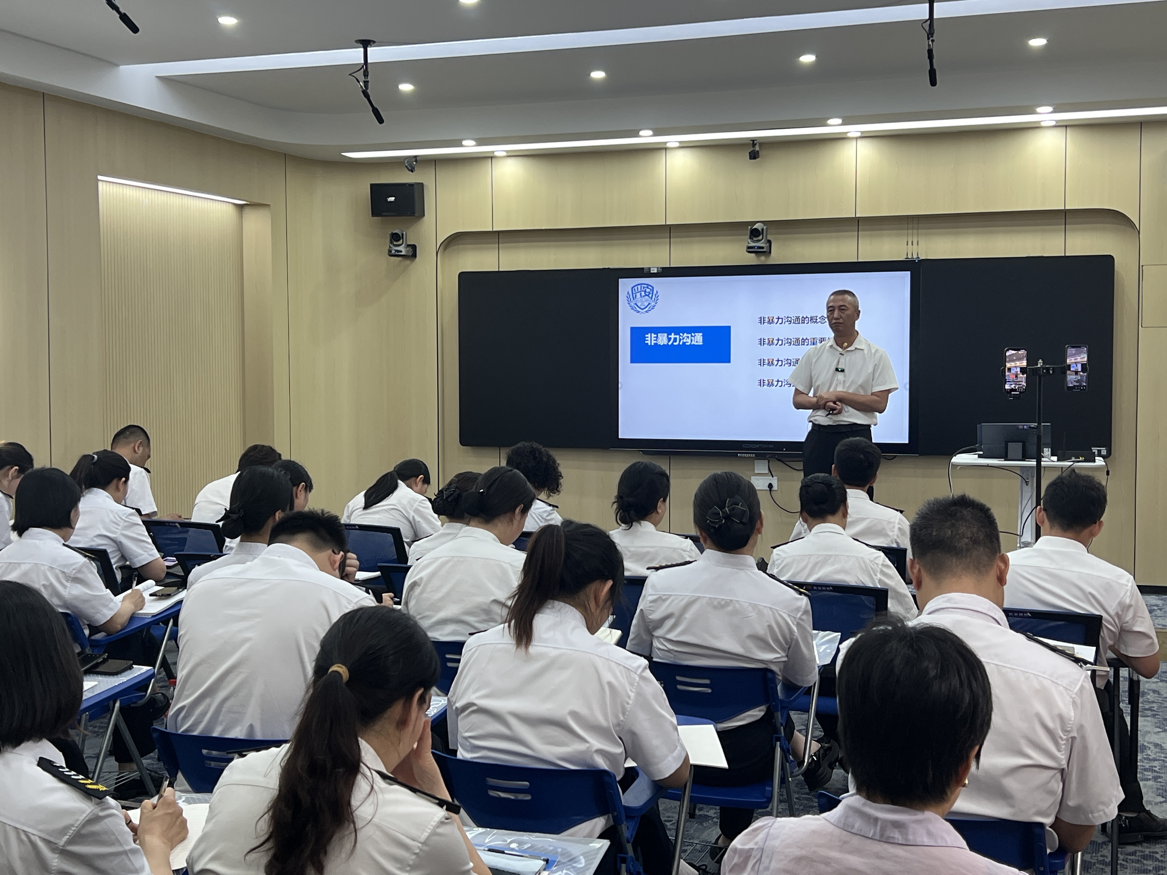 強(qiáng)技能 筑防線 護(hù)平安——興安集團(tuán)2025年鐵路護(hù)路巡防與安檢骨干培訓(xùn)圓滿收官