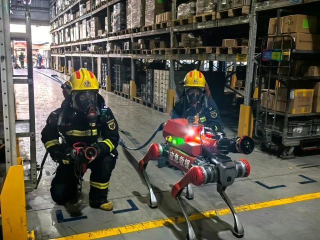 當(dāng)科技曙光穿透濃煙：耐高溫智慧消防裝備如何改寫火場(chǎng)救援法則？
