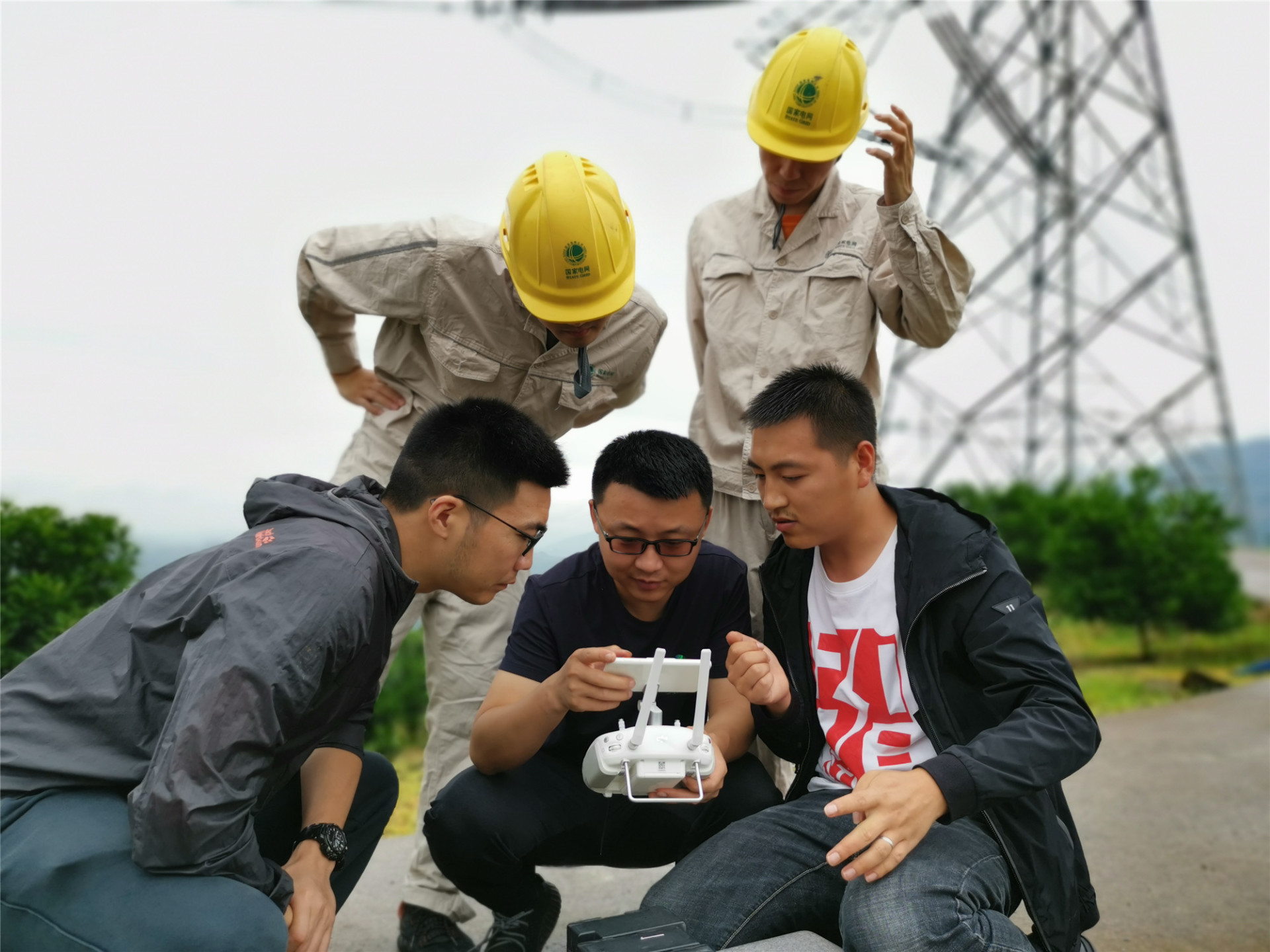 重庆特高压输电线路无人机综合巡检技术交流验证